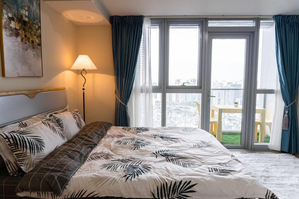 A2j Luxury 3br Uptown Balcony Bgc Near Mall * Manila