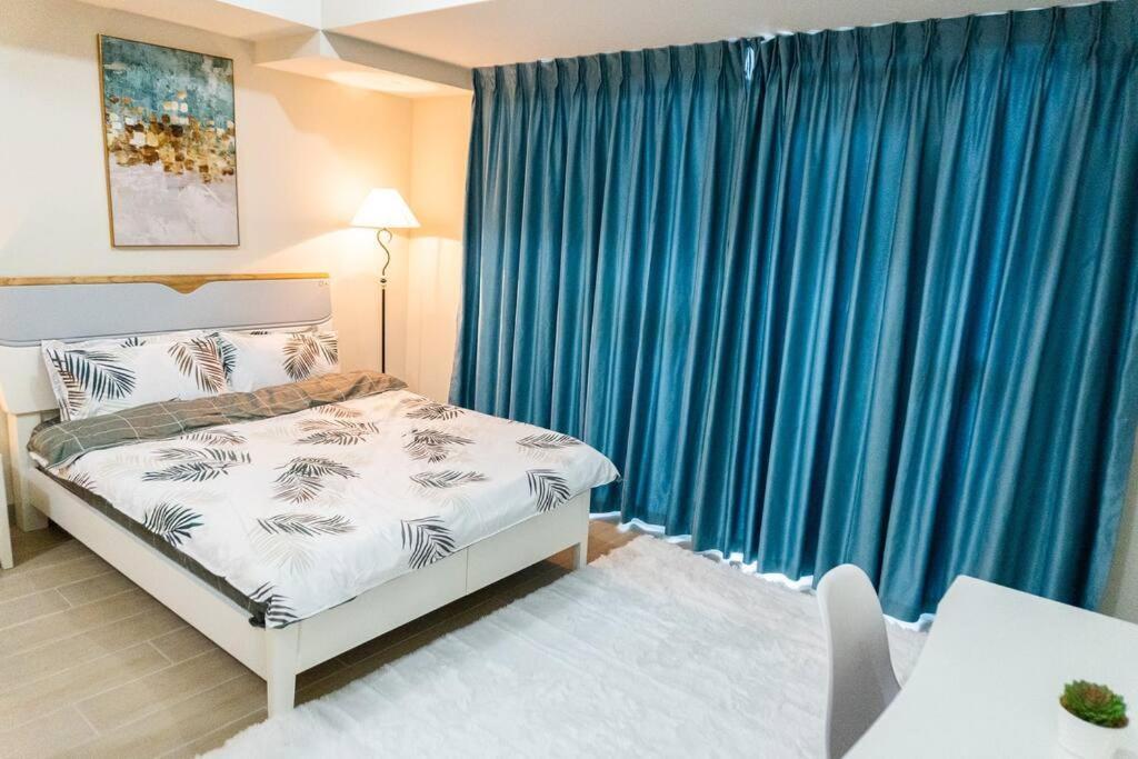 A2j Luxury 3br Uptown Balcony Bgc Near Mall Apartment *
