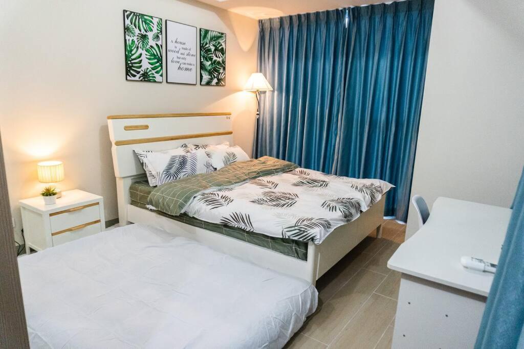 A2j Luxury 3br Uptown Balcony Bgc Near Mall * Manila