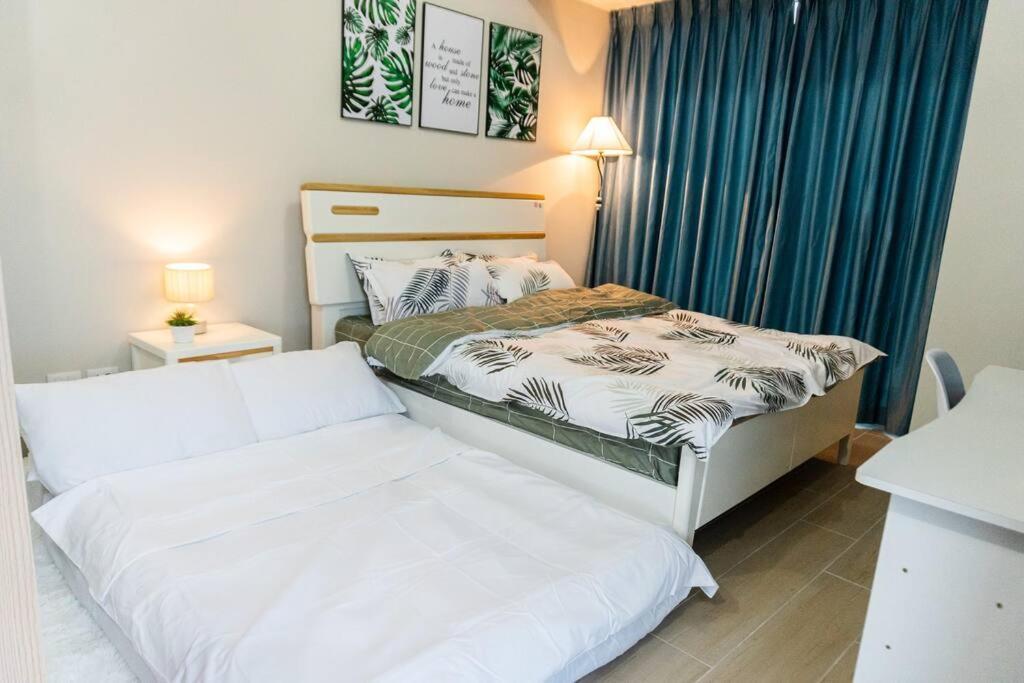 Apartment A2j Luxury 3br Uptown Balcony Bgc Near Mall Manila