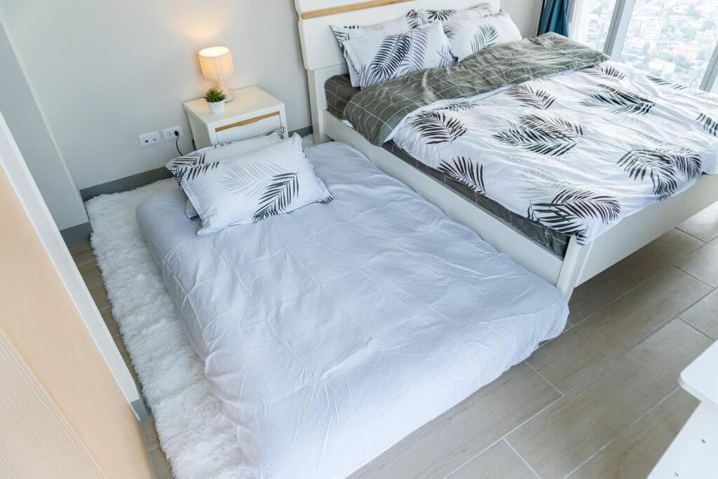 A2j Luxury 3br Uptown Balcony Bgc Near Mall * Manila