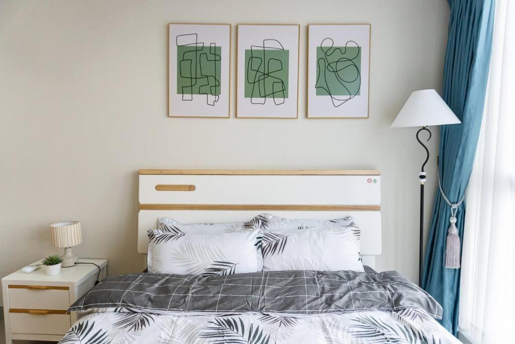 A2j Luxury 3br Uptown Balcony Bgc Near Mall * Manila