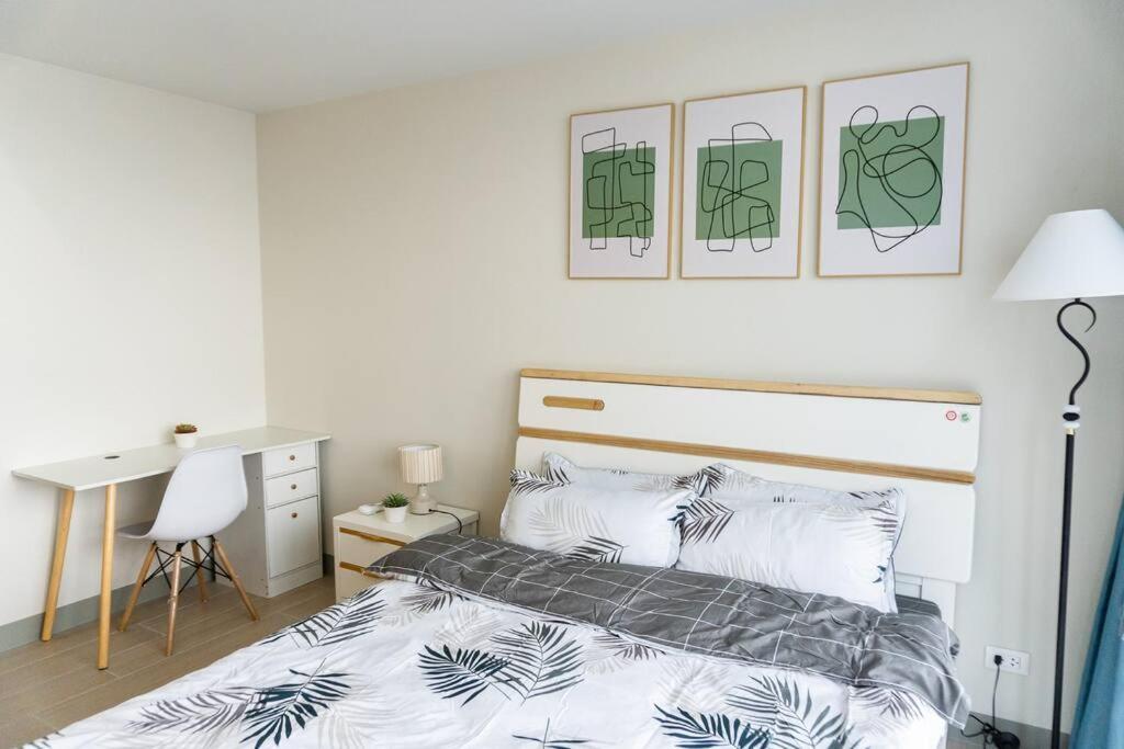 A2j Luxury 3br Uptown Balcony Bgc Near Mall