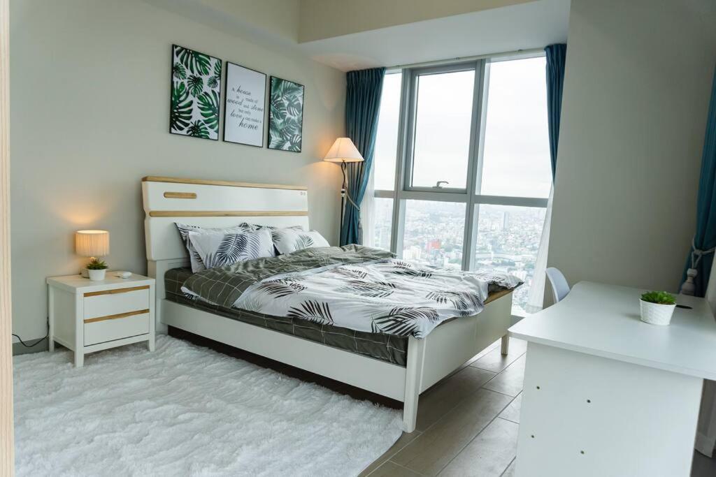 A2j Luxury 3br Uptown Balcony Bgc Near Mall * Manila