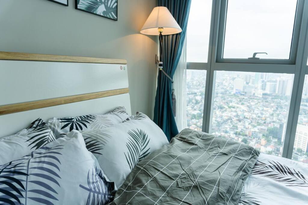 A2j Luxury 3br Uptown Balcony Bgc Near Mall Manila
