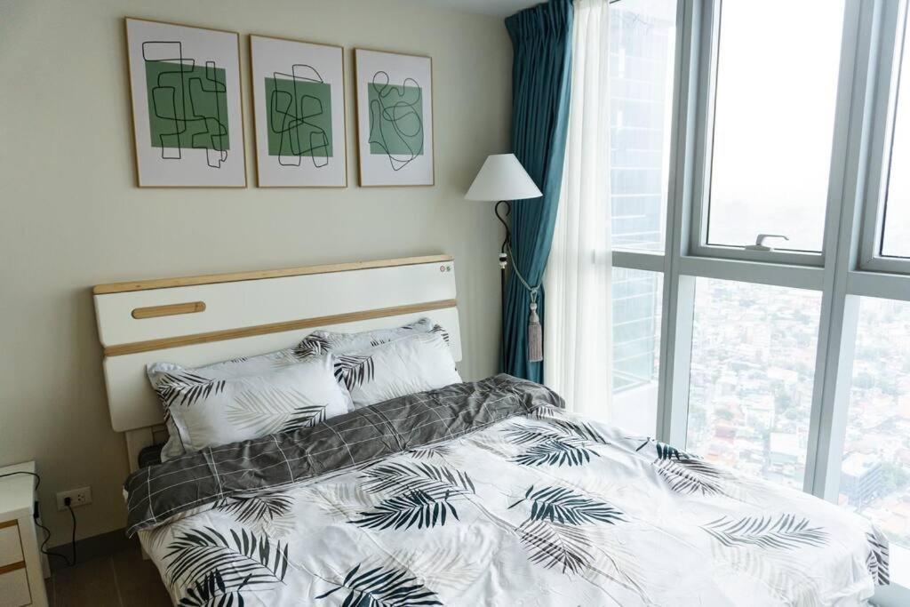 A2j Luxury 3br Uptown Balcony Bgc Near Mall *
