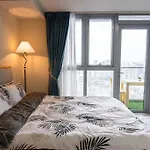 A2J Luxury 3Br Uptown Balcony Bgc Suite Near Mall