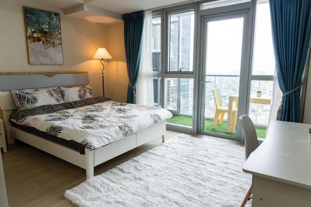 A2j Luxury 3br Uptown Balcony Bgc Near Mall * Manila